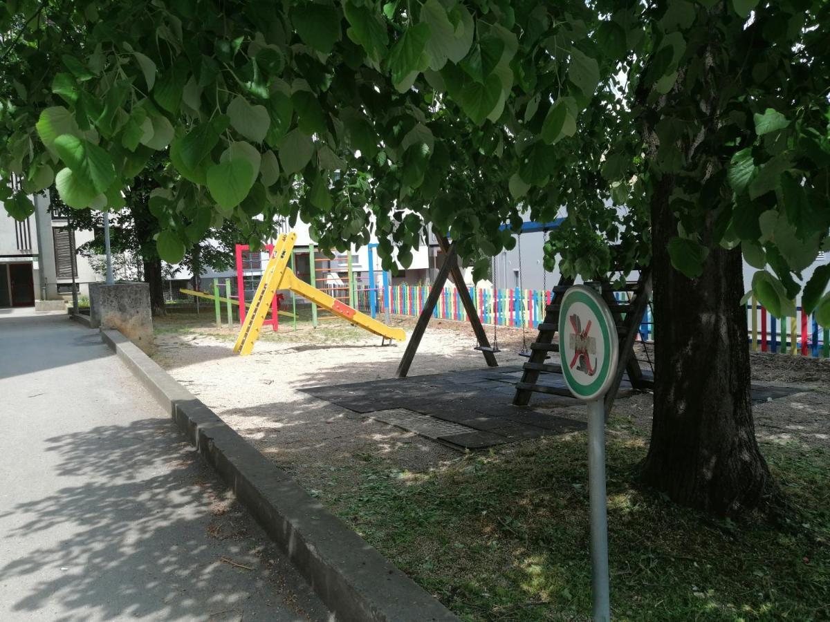 Apartman Sanja พูลา ภายนอก รูปภาพ